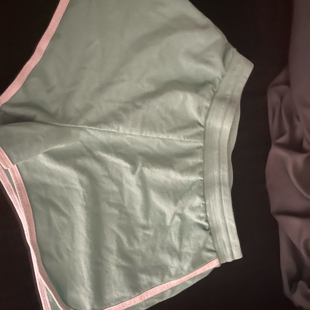 NO BOUNDARIES SHORTS